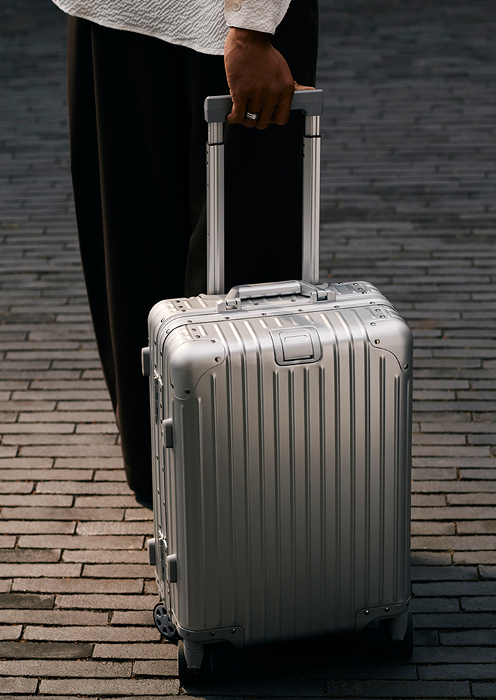 Pay and get paid in 25+ currencies