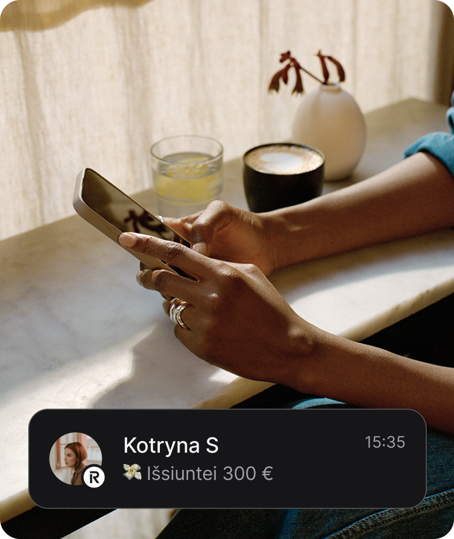 „Revolut“ draugams sumokėk greitai ir nemokamai